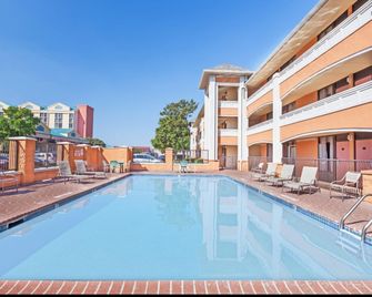 SureStay by Best Western Irving Grapevine DFW North - אירווינג - בריכה