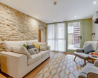 Cosy apartment in the Cotswolds - The Old Workshop - Stow-on-the-Wold - Living room