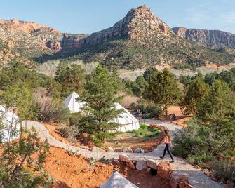 Pet Friendly Dry Tent Near for Glamping near Zion National Park - Hildale