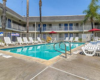 Motel 6 San Diego El Cajon - El Cajón - Piscina