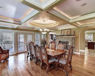 Watauga Riverbend Retreat - Johnson City - Dining room