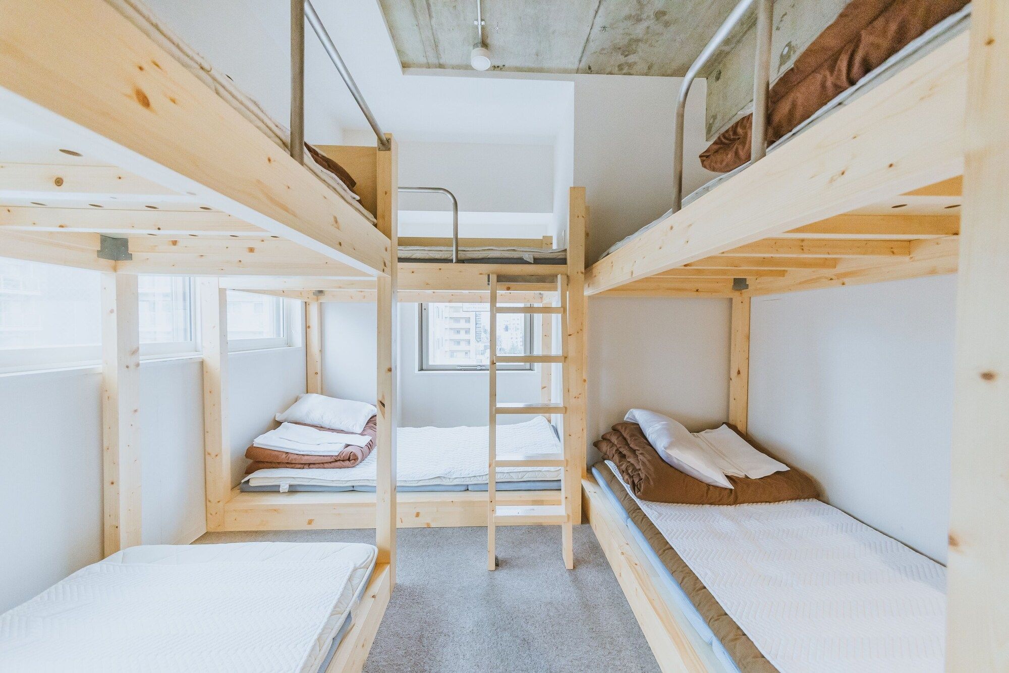 جراند هوستل لدك سابورو