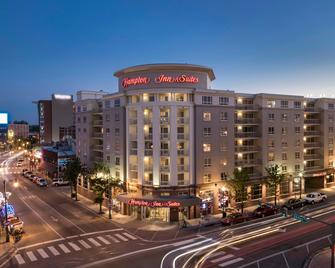 Hampton Inn & Suites Memphis at Beale Street - Memphis - Rakennus