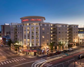 Hampton Inn & Suites Memphis at Beale Street - ממפיס - בניין