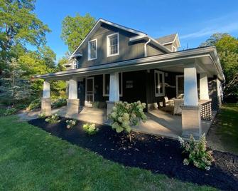 Bayfield Luxury Vacation/Corporate Retreat steps away from historic Main Street - Bluewater - Edificio