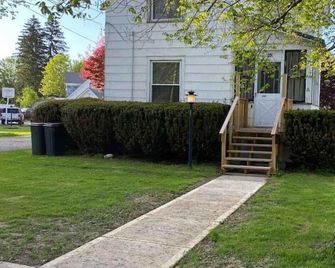 Cozy Village Family Suite - Wellsville