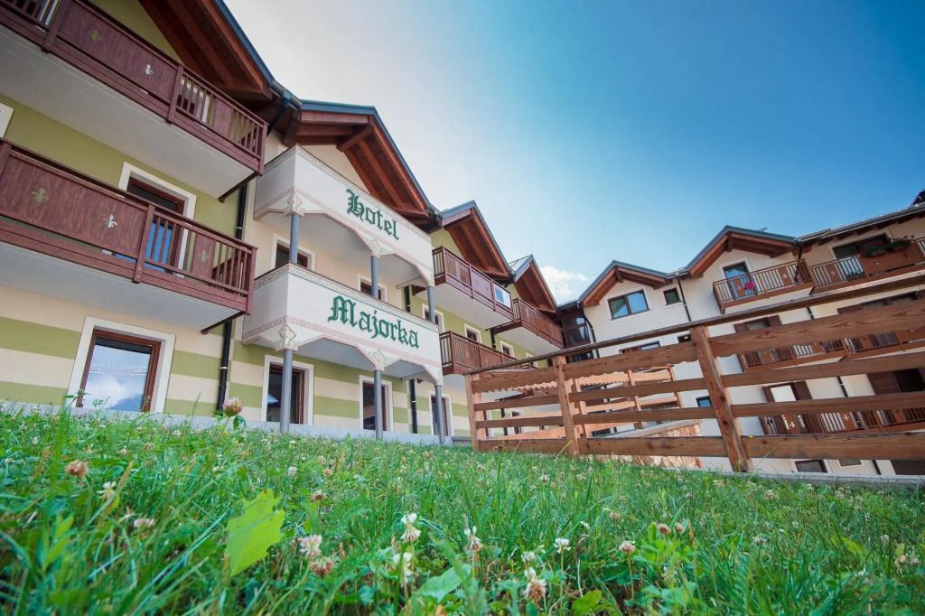 Hotel Majorka - Andalo - Toà nhà