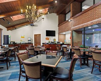 Quality Inn & Suites Altoona - Altoona - Restaurant