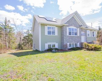 2br 1ba In Upscale Neighbourhood - Fall River - Building