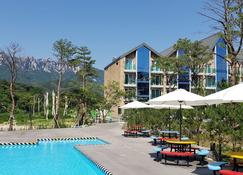 Ulsanbawi Rock View Apartment - Sokcho - Piscine