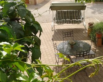 Pretty Mas O DI VIN traditional provencal character with pool Rasteau67 M2 - Rasteau - Patio