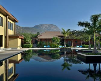 Mulberry Shades Bengaluru Nandi Hills, a Tribute Portfolio Resort - Bengaluru - Pool