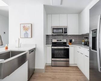 4B 3BA Premium Family Apartment with Gym - Charlotte - Cocina