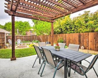 Modern Coppell Retreat with Patio and Fire Pit! - Coppell - Patio