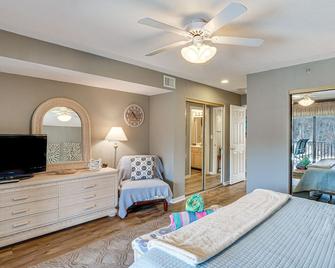 Lakefront Osage Beach Abode w/ Grill & Pool Access - 歐塞奇灣泳灘 - 臥室
