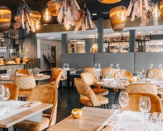 4 Rooms with Convenient Location for City Trips and Outdoor Fun - Zevenbergen - Restaurant
