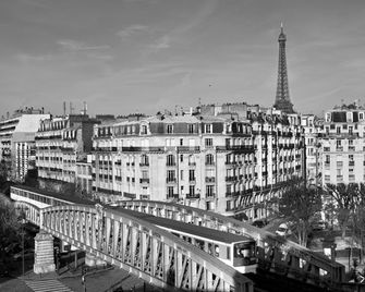 First Hotel Paris Tour Eiffel - Paris - Building