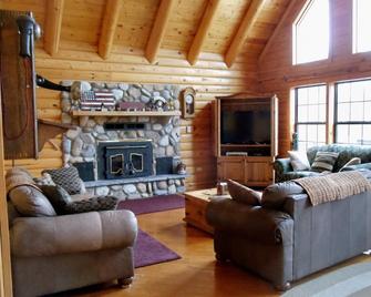 Log Sided Home On 60 Acres In Southwest Missouri - Nevada - Living room
