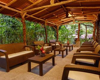 Rancho Margot - El Castillo - פטיו