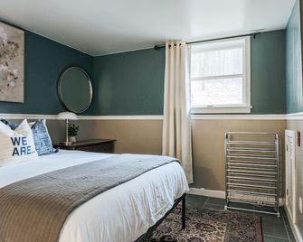 4.5 miles from beaver stadium! - State College - Bedroom