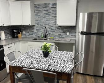Dock Holliday - Gibsonton - Kitchen