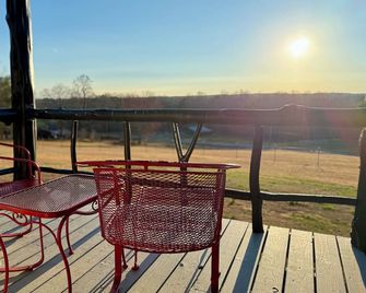 Finding Grace - Fort Payne - Balkon