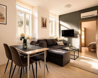 Cosy old town apartment - Pula - Essbereich