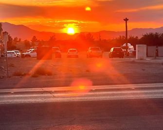 Death Valley PrairieFire 3bd 2ba Home w Kitchen - Pahrump - Outdoor view