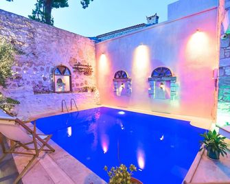 Alacati Asmali Konak Hotel - Alacati - Piscina