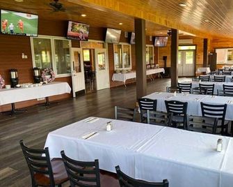 Golf, Outdoor Bar, Restaurant - The Tranquil Cabin - Tully - Restaurante