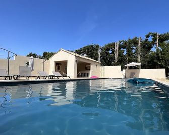 Mas de l'Olivier, freshly renovated, heated pool - Châteaurenard - Zwembad