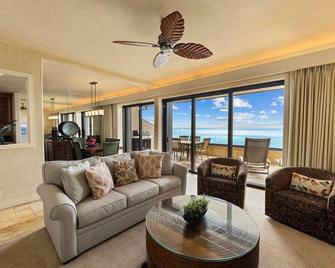 Makena Surf | F208 | Beachfront Resort - Makena - Living room