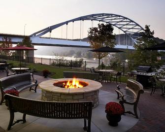 Fairfield Inn & Suites by Marriott Pittsburgh Neville Island - Pittsburgh - Patio