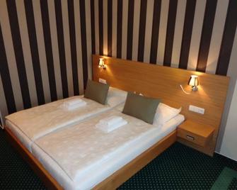 Hotel Vacek Pod Vezi - Hradec Králové - Bedroom