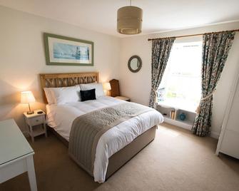 Pengelly Farmhouse B&B - Truro - Bedroom