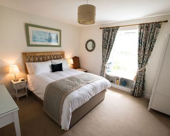Pengelly Farmhouse B&B - Truro - Bedroom