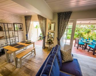 Family, beach-y spot w/pool. Mins from beach. - Rodney Bay - Σαλόνι