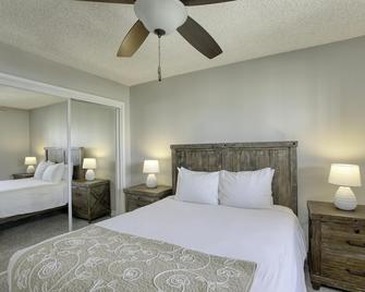 20% Discount On Stays Thru March! Use promo code: beachfront - Pismo Beach - Bedroom
