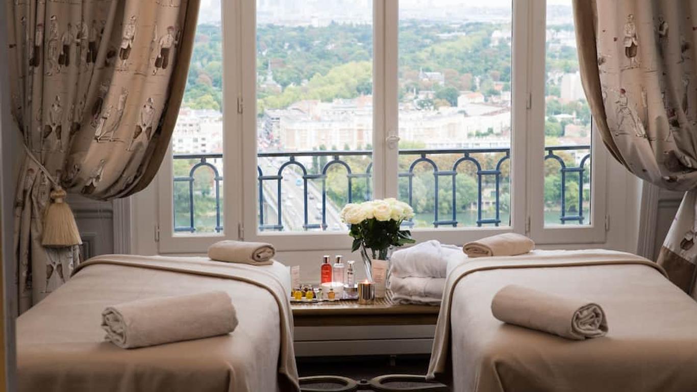 Pavillon Henri IV Hotel Restaurant Gastronomique Terrasse