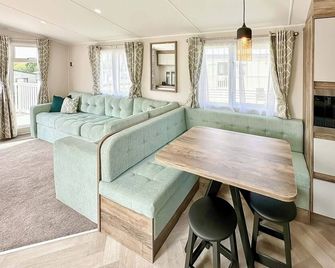 Elite 3 Bed with Decking - New Quay