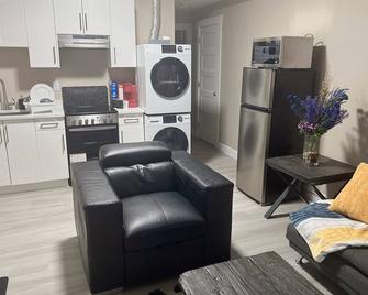 Home away from home - Prince George - Cocina