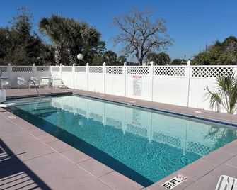 Red Roof Inn Panama City Beach - Panama City Beach - Piscina
