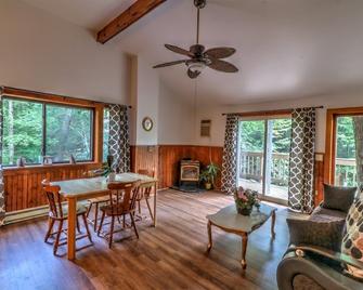 Magnolia Streamside Resort - Canadensis - Dining room