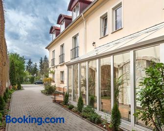 P4W Hotel Residence Szombathely - Steinamanger - Gebäude