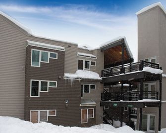 2 bedroom condo sleeps 9, ski-in/ski-out access - Empire - Edificio
