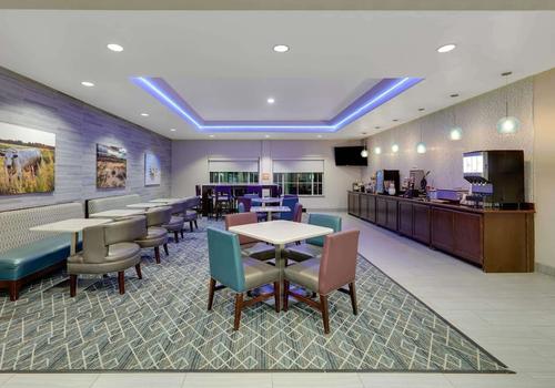 La Quinta Inn & Suites by Wyndham Big Spring ₹ 6,682. Big Spring Hotel  Deals & Reviews - KAYAK