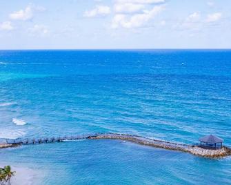 Luxury 2 BR 2.5BA in optional all-inclusive resort high floor beachfront tower - Montego Bay - Plage