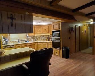 1970's Hidden Gem No Cleaning Fee 2000 Sq Ft Close To The River - Parker - Kitchen