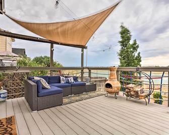Scenic Home with Furnished Deck about 14 Mi to Denver - Henderson