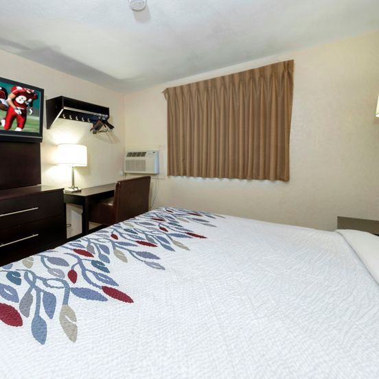 Red Roof Inn Jacksonville - Cruise Port image 1